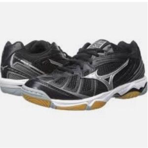 Mizuno wave hurricane sneakers size 7.5‎